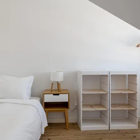 Апартаменты Joivy Delightful 2-bed Flat Near Park