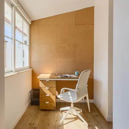Joivy Delightful 2-bed Flat Near Park * Lisbon