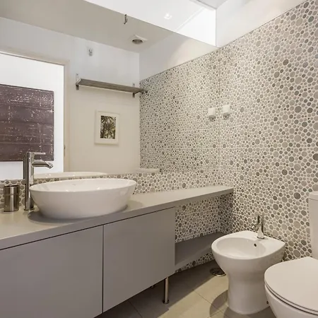 Joivy Delightful 2-bed Flat Near Park * Lisbon