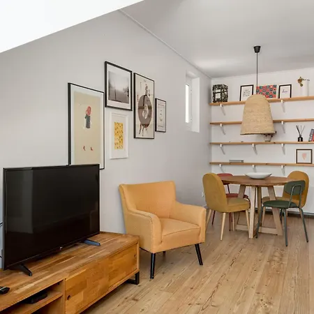 Joivy Delightful 2-bed Flat Near Park *